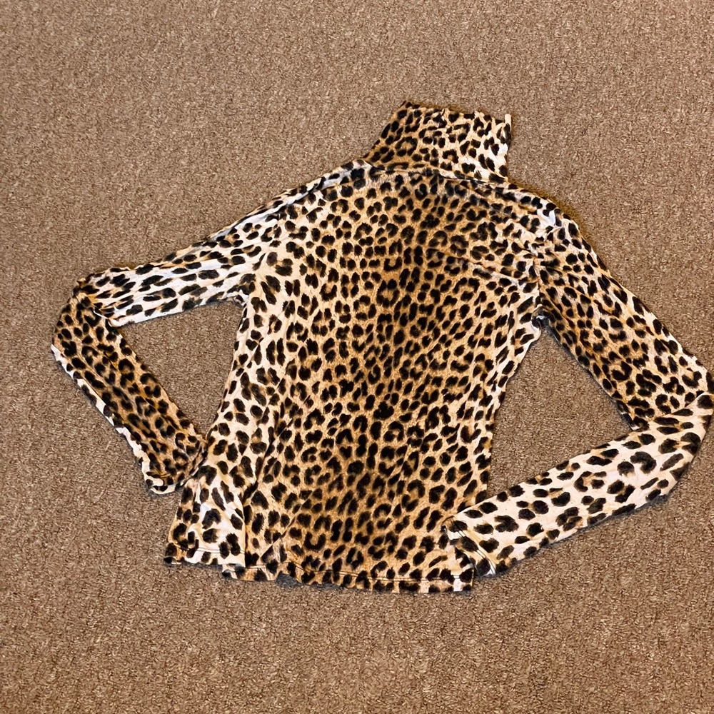 Cheetah print turtle neck top